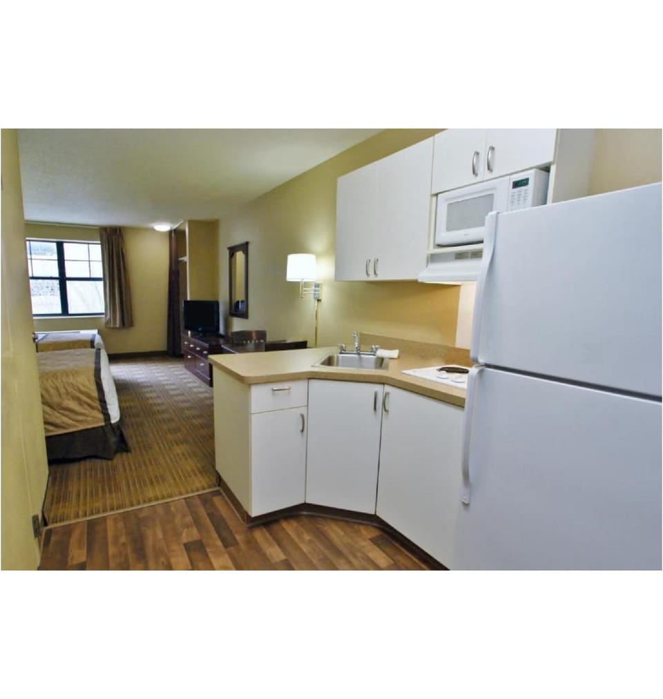 Studio 6 Corporate Extended Stay Chicago Lisle IL Hotel in Lisle