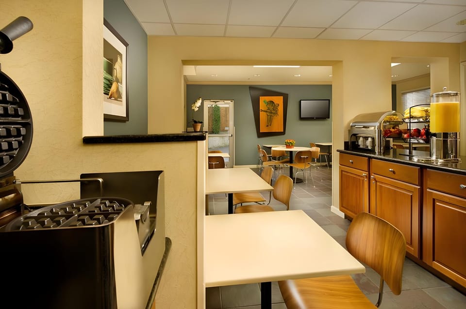 Silver Cloud Hotel - Portland Hotel in Portland