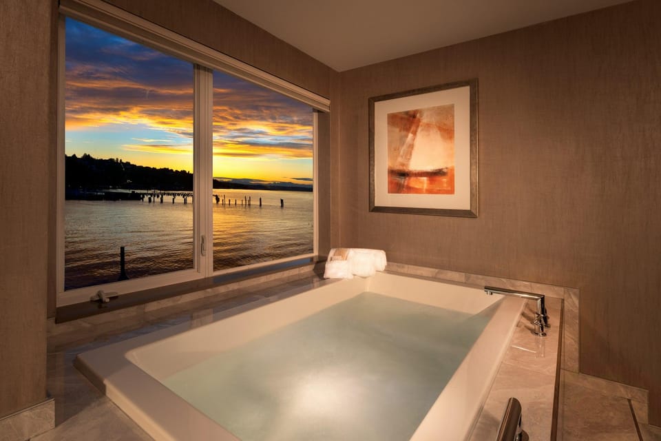 Silver Cloud Inn - Tacoma Waterfront Hotel in Tacoma