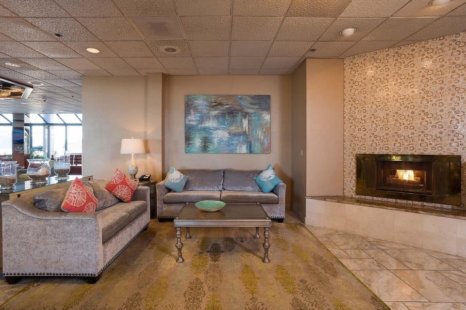 Promenade Inn & Suites Oceanfront Hotel in Seaside