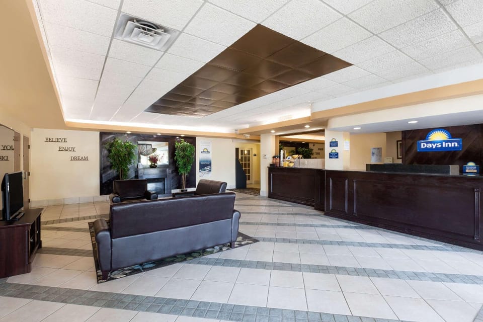 Days Inn by Wyndham Albion Hotel in Ohio