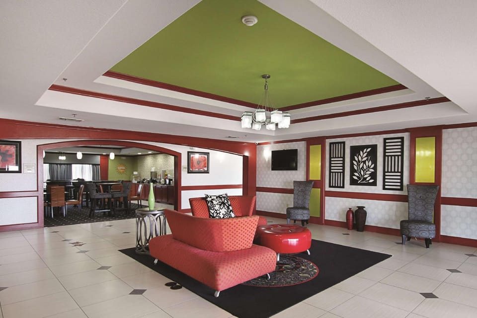 La Quinta Inn & Suites by Wyndham Dallas - Hutchins Hotel in Dallas