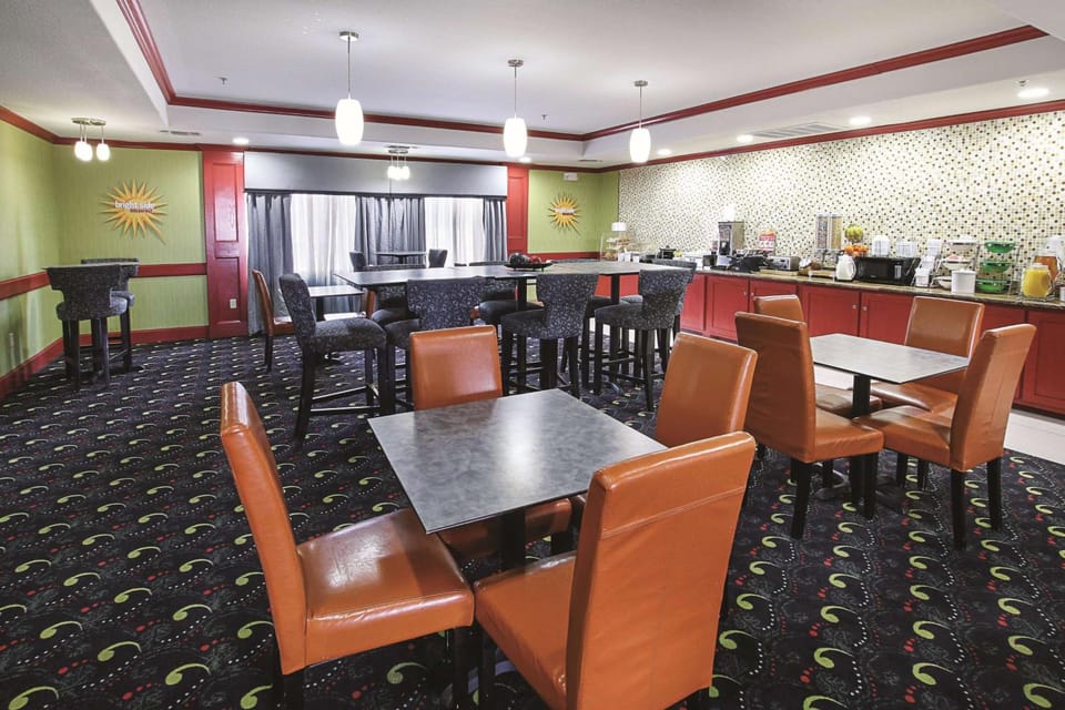 La Quinta Inn & Suites by Wyndham Dallas - Hutchins Hotel in Dallas