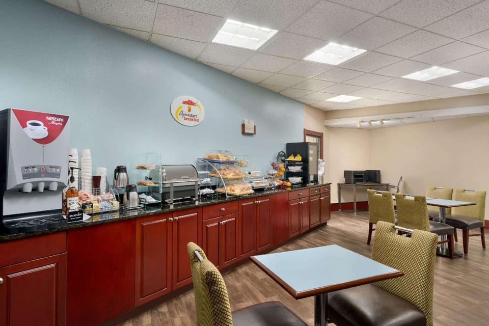 Super 8 By Wyndham West Greenwich/Providence Hotel in Rhode Island