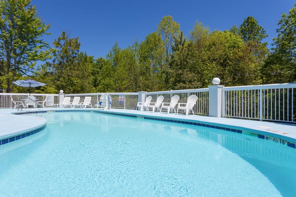 Holiday Inn Express Hotel & Suites Mebane By IHG Hotel in Mebane