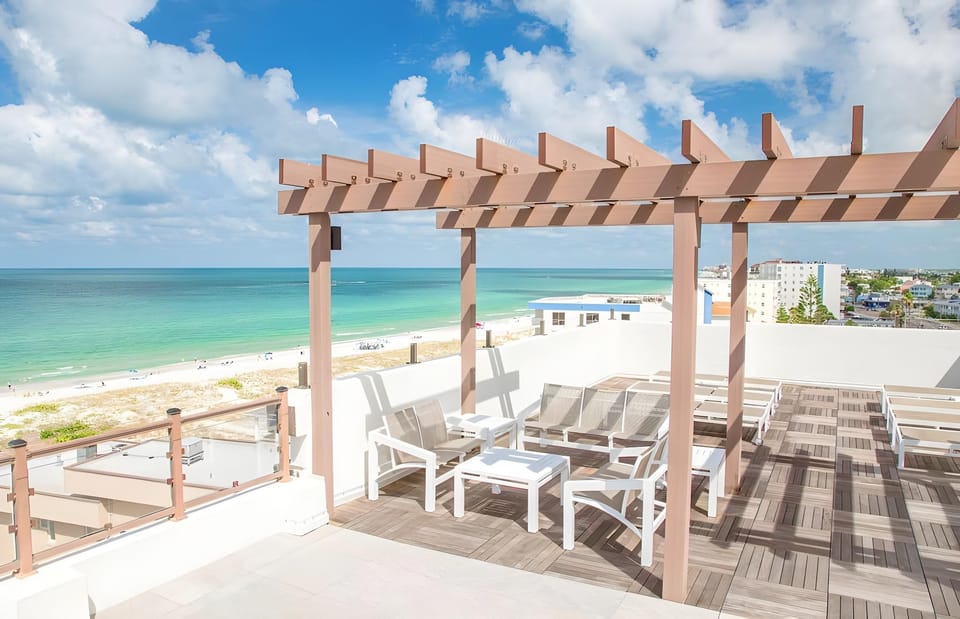 Barefoot Beach Club Hotel in Madeira Beach