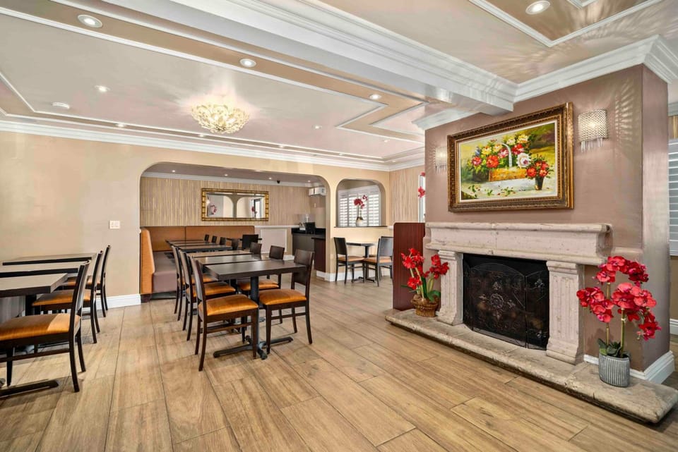 The Lemon Tree Hotel Hotel in Orange