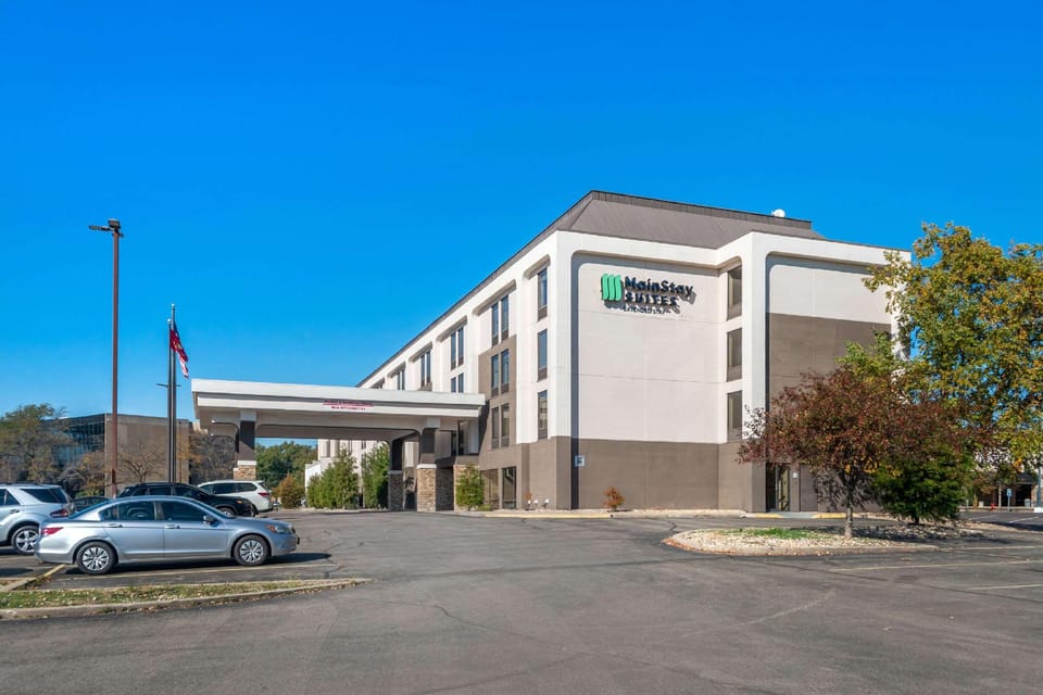 MainStay Suites Springfield IL Hotel in Lake Springfield