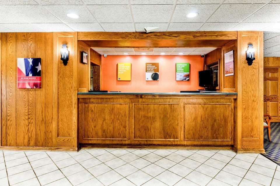 Travelodge by Wyndham Roanoke Hotel in Roanoke
