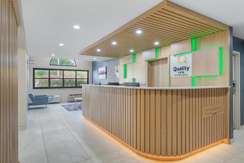 Quality Inn & Suites Hotel in Cedar Bluff