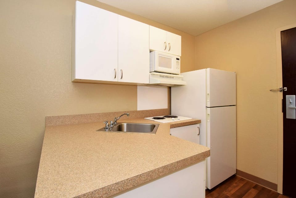 Extended Stay America Suites - Tampa - Airport - Spruce Street Hotel in Town N Country