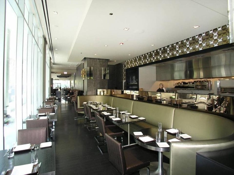 Bridgestreet at State and Grand Apartment hotel in River North