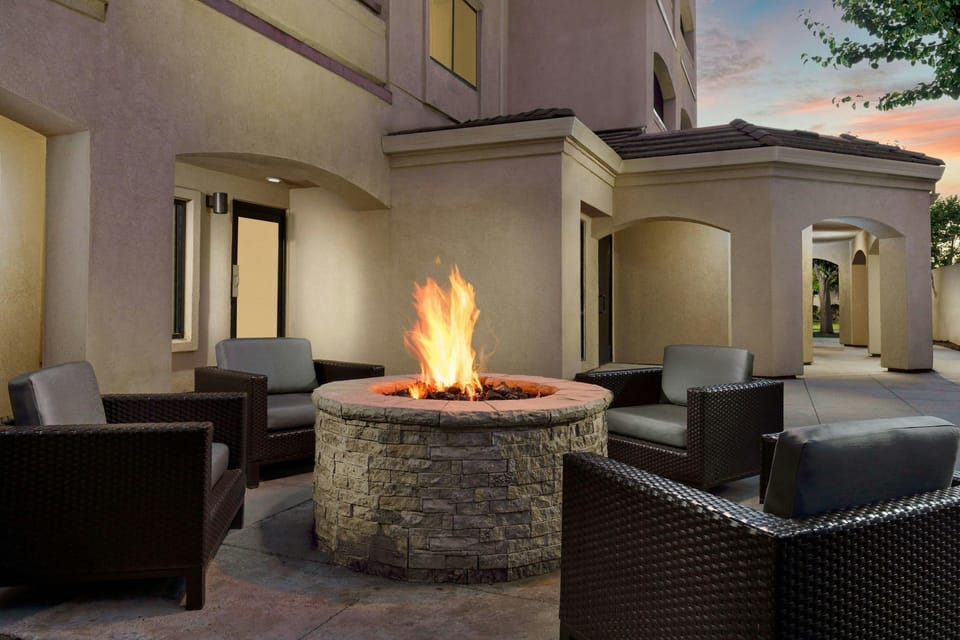 Courtyard by Marriott Salinas Monterey Hotel in Salinas