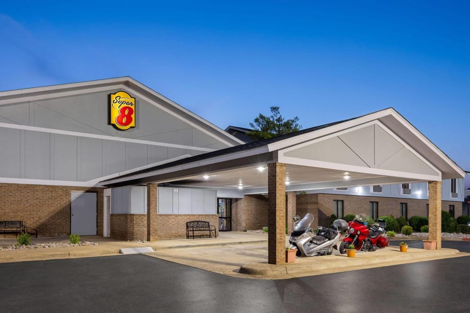 Super 8 By Wyndham Harrison Ar Hotel in Arkansas