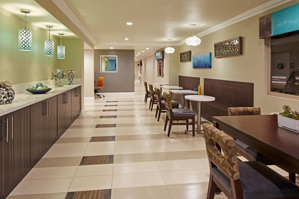 Eden Roc Inn & Suites near the Maingate Motel in Garden Grove