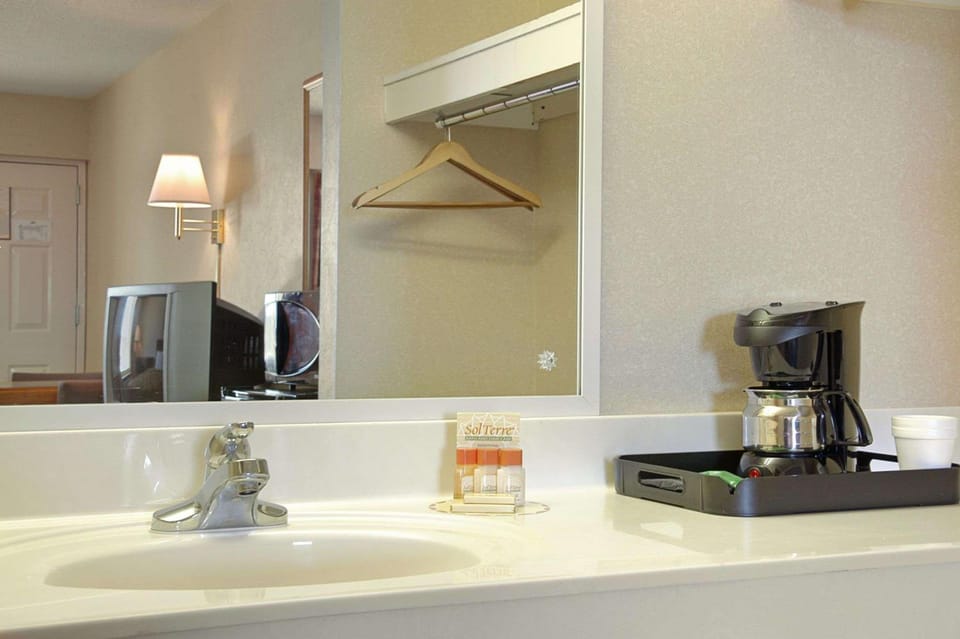 Days Inn by Wyndham Apple Valley Sevierville Hotel in Pigeon Forge