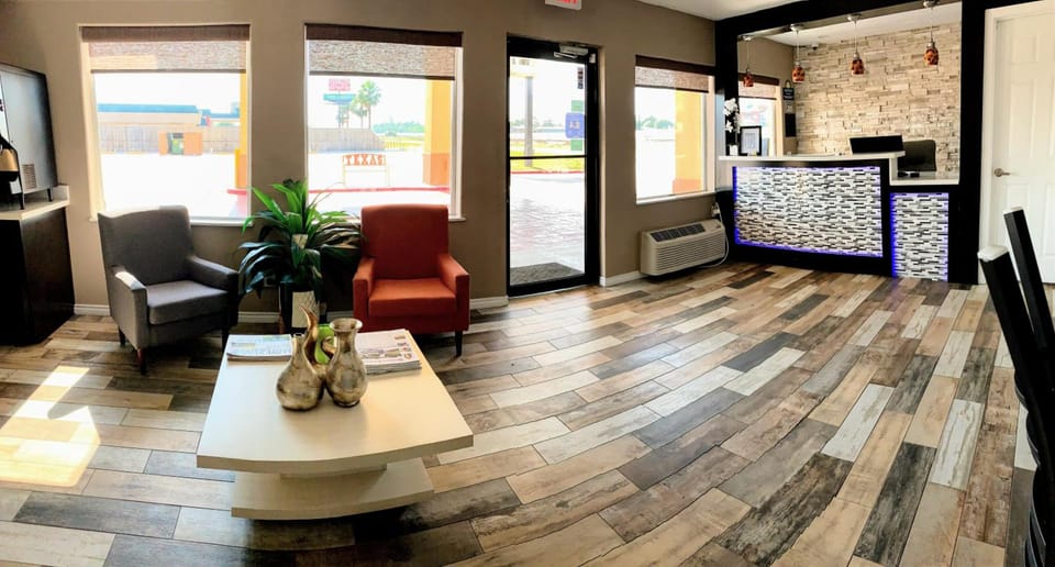 Days Inn by Wyndham Orange Hotel in Texas