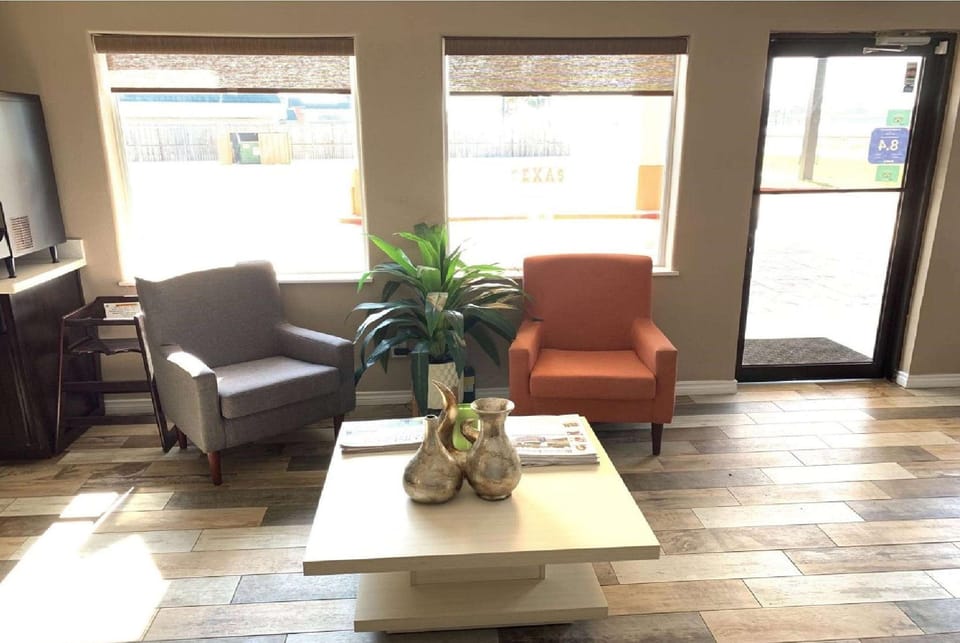 Days Inn by Wyndham Orange Hotel in Texas