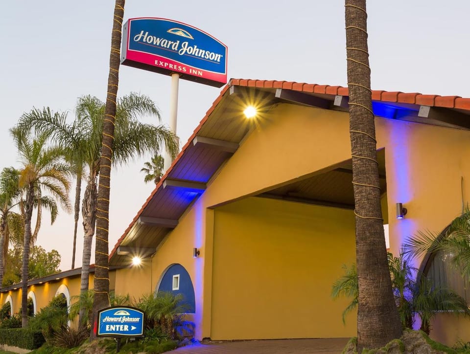 Howard Johnson by Wyndham National City/San Diego South Hotel in National City