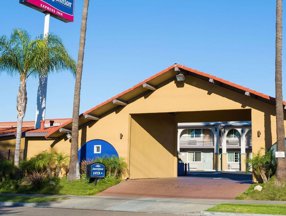 Howard Johnson by Wyndham National City/San Diego South Hotel in National City