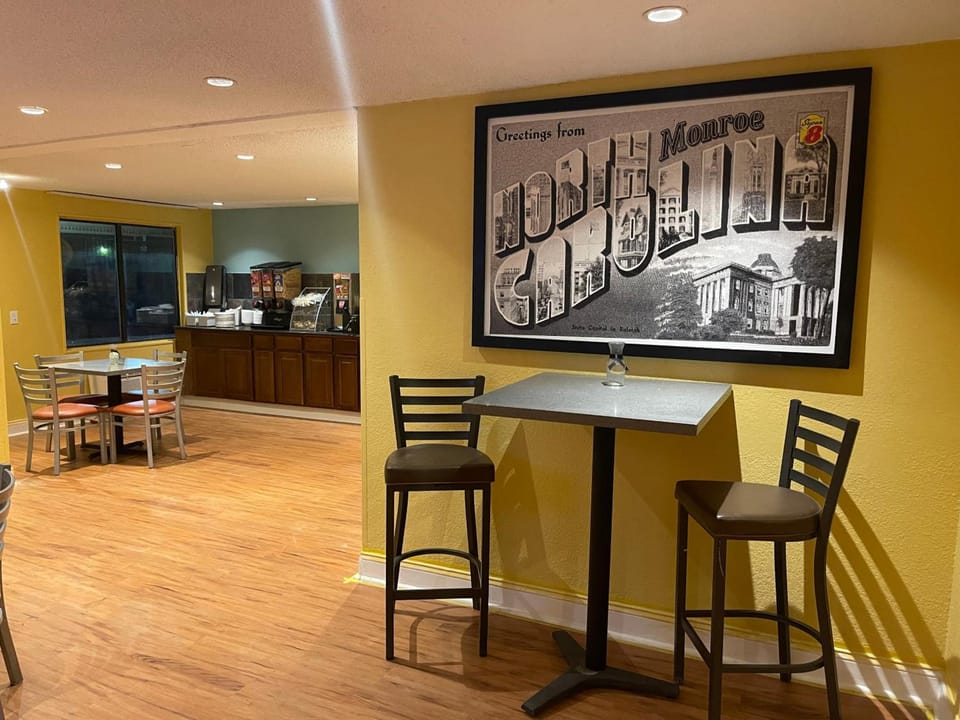 Super 8 By Wyndham Monroe Hotel in South Carolina