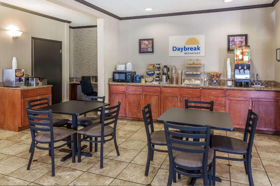 Days Inn & Suites by Wyndham Vancouver Hotel in Vancouver