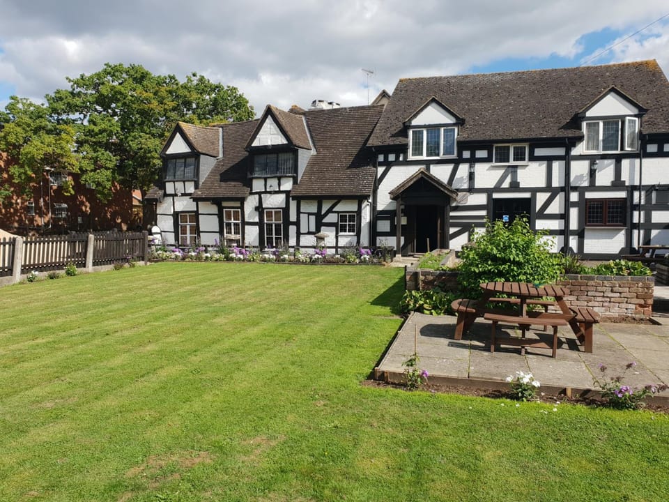 The Thatch Inn Hotel in Stroud District