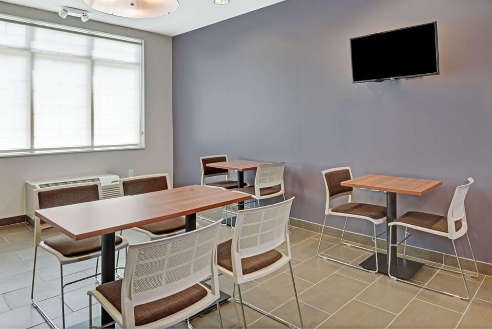 Microtel Inn & Suites by Wyndham Philadelphia Airport Ridley Hotel in Ridley Park