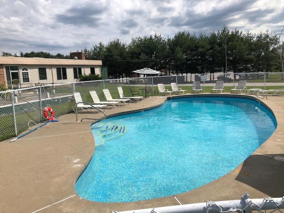 Fireside Inn & Suites Auburn Inn in New Gloucester