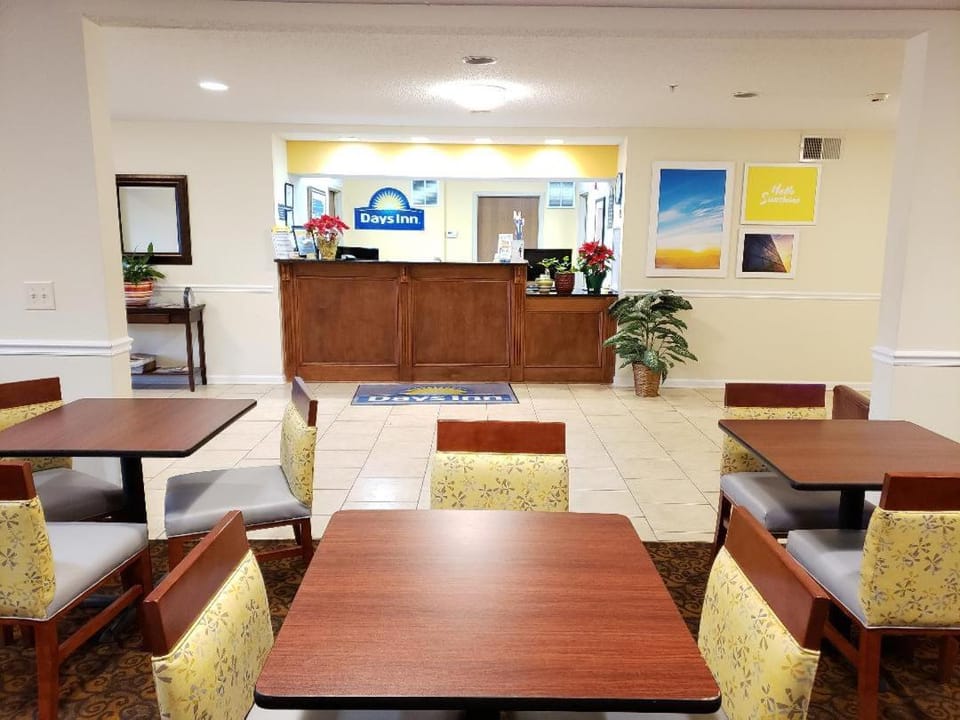 Days Inn by Wyndham Greensboro NC Hotel in High Point