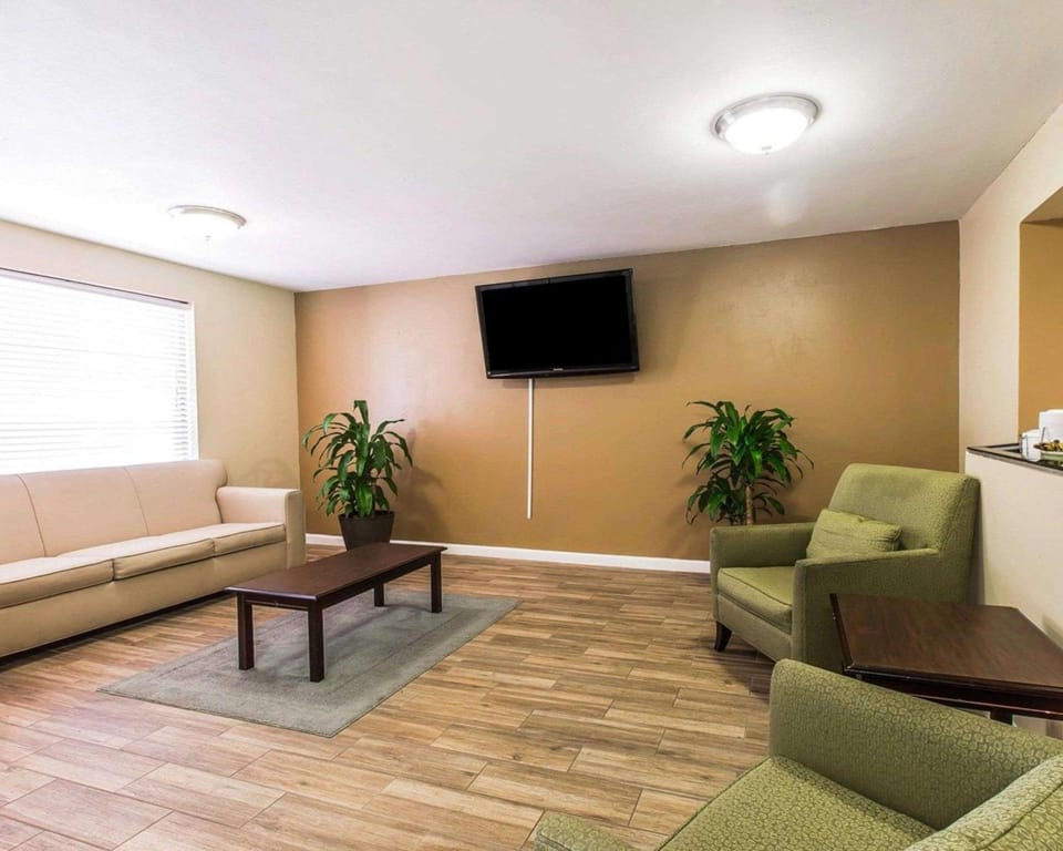 Quality Inn Kingsland Hotel in Camden County