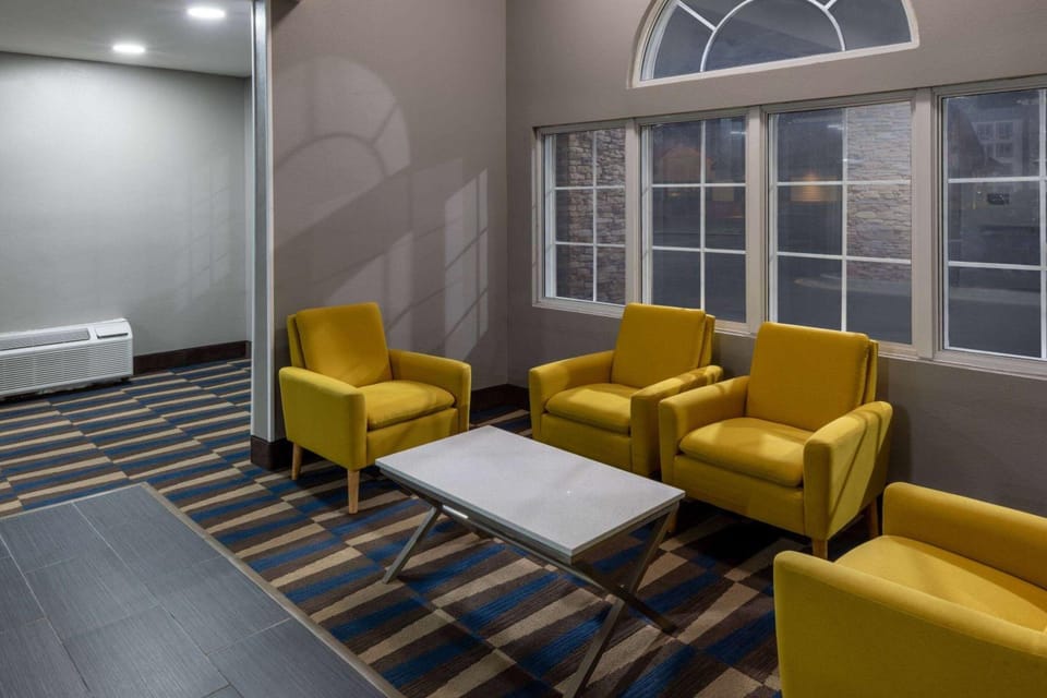 Microtel Inn & Suites by Wyndham Bossier City Hotel in Bossier City