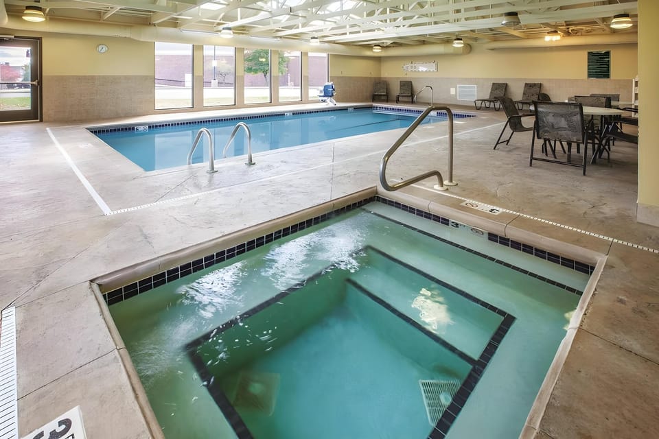 Townhouse Near Hall Of Fame Canton I 77 Hotel in North Canton