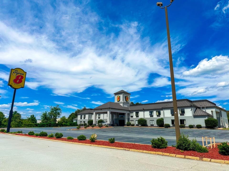 Super 8 By Wyndham Piedmont Greenville Area Hotel in South Carolina