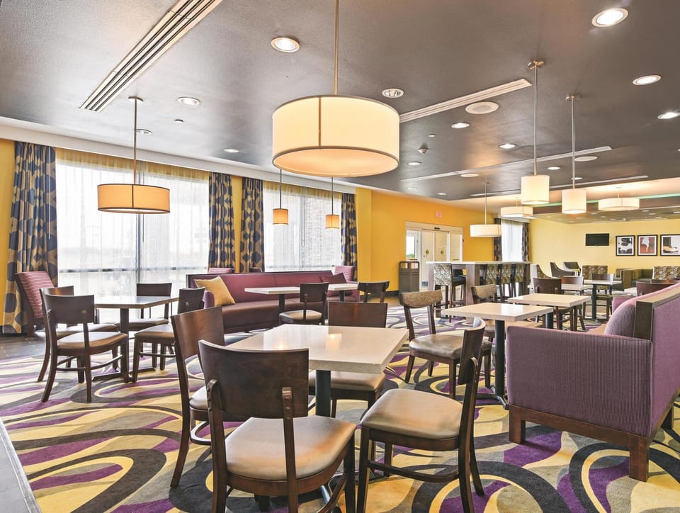 La Quinta Inn & Suites by Wyndham Luling Hotel in Rio Grande