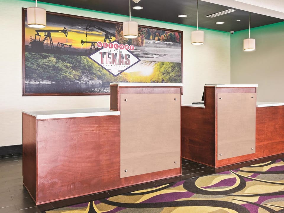 La Quinta Inn & Suites by Wyndham Luling Hotel in Rio Grande