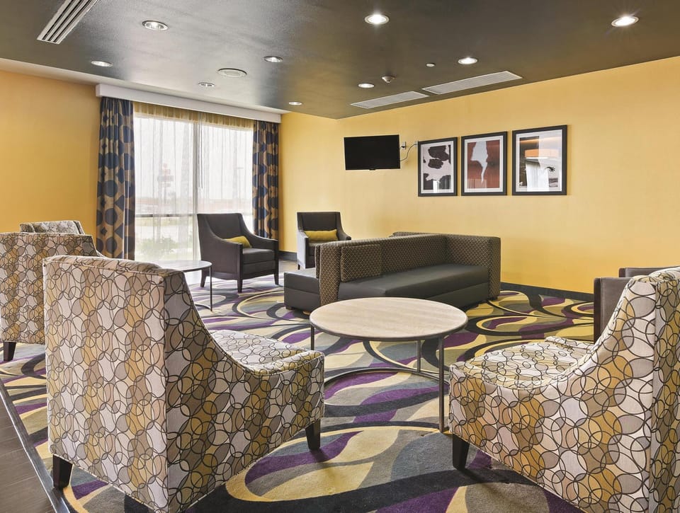La Quinta Inn & Suites by Wyndham Luling Hotel in Rio Grande