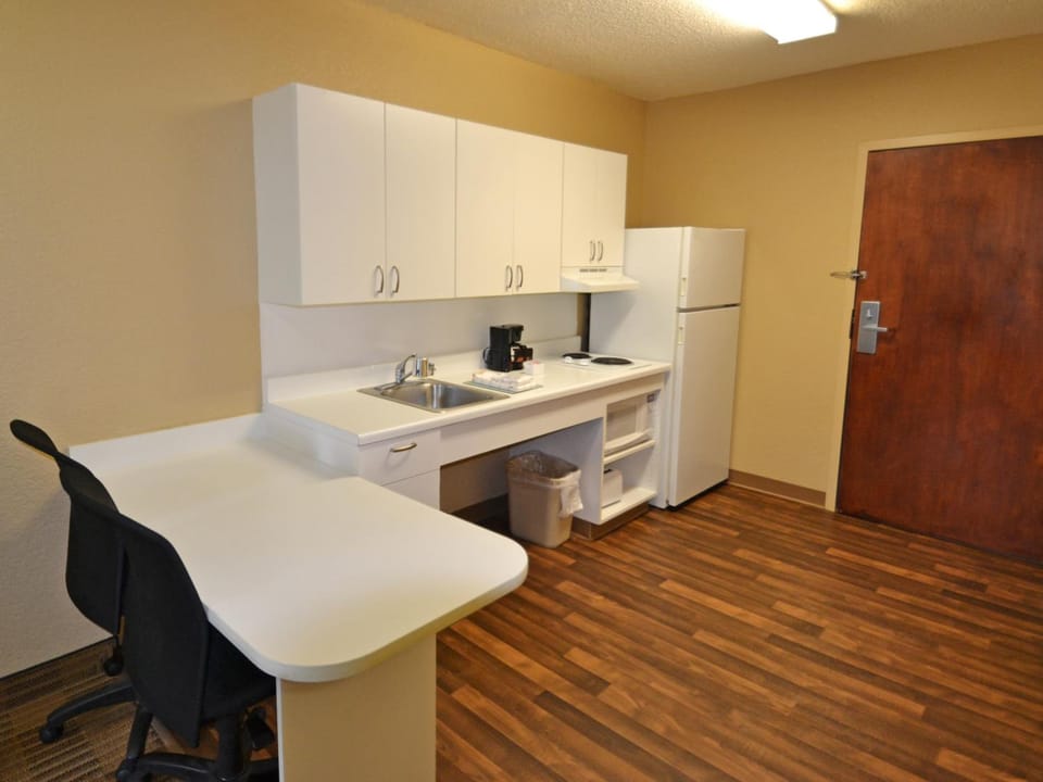 Extended Stay America Select Suites - Detroit - Farmington Hills Hotel in Farmington Hills