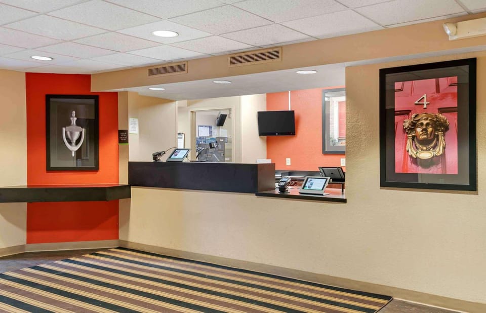 Extended Stay America Select Suites - Detroit - Farmington Hills Hotel in Farmington Hills