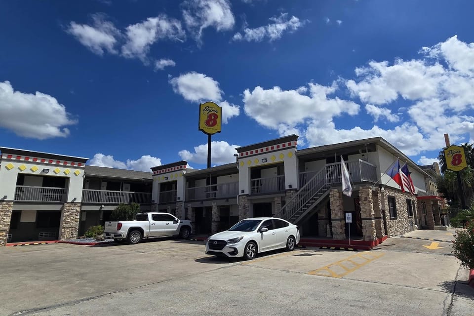 Super 8 By Wyndham Mcallen/Downtown Hotel in McAllen