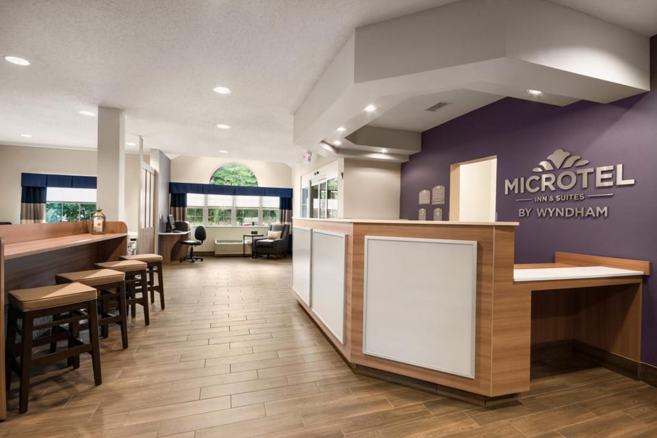 Microtel Inn & Suites by Wyndham Lynchburg Hotel in Lynchburg