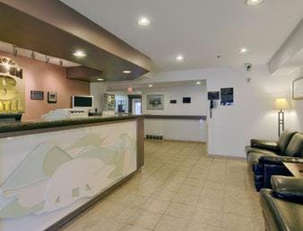 Super 8 By Wyndham Yellowknife Hotel in Yellowknife