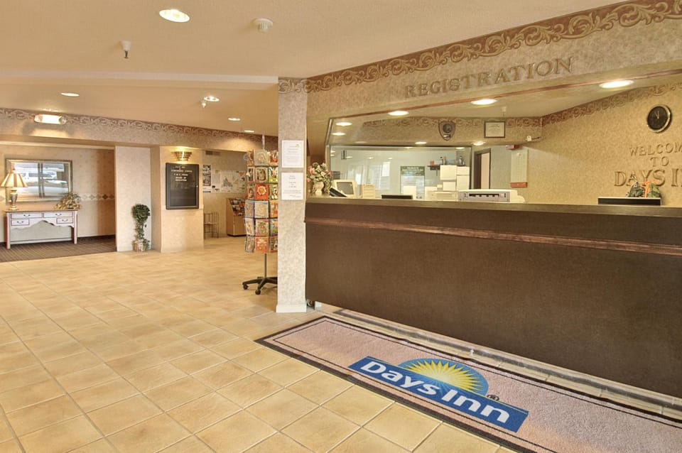 Days Inn & Suites by Wyndham Bridgeport - Clarksburg Hotel in Bridgeport