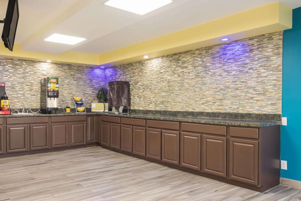 Rodeway Inn & Suites Monroeville-Pittsburgh Hotel in Monroeville