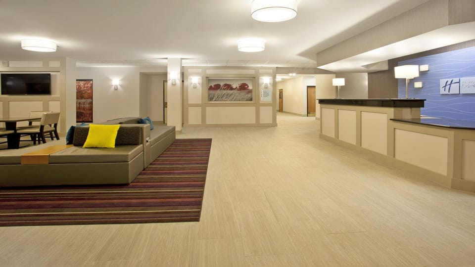 Holiday Inn Express Hotel & Suites Minneapolis - Minnetonka By IHG Hotel in Minnetonka