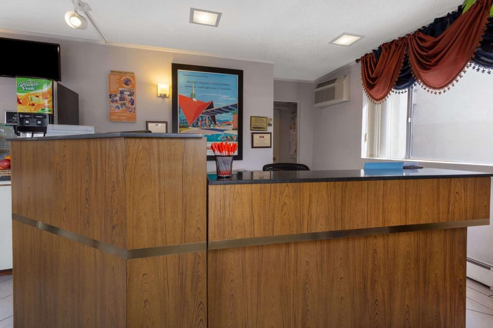 Howard Johnson by Wyndham Colorado Springs Hotel in Colorado Springs