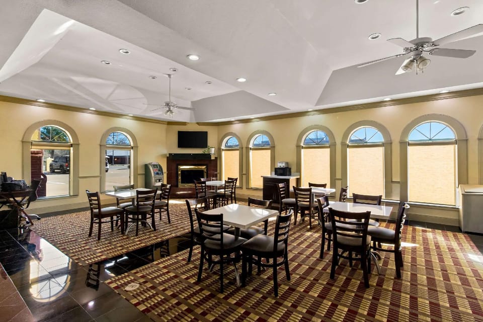 Quality Inn Hotel in Bay City