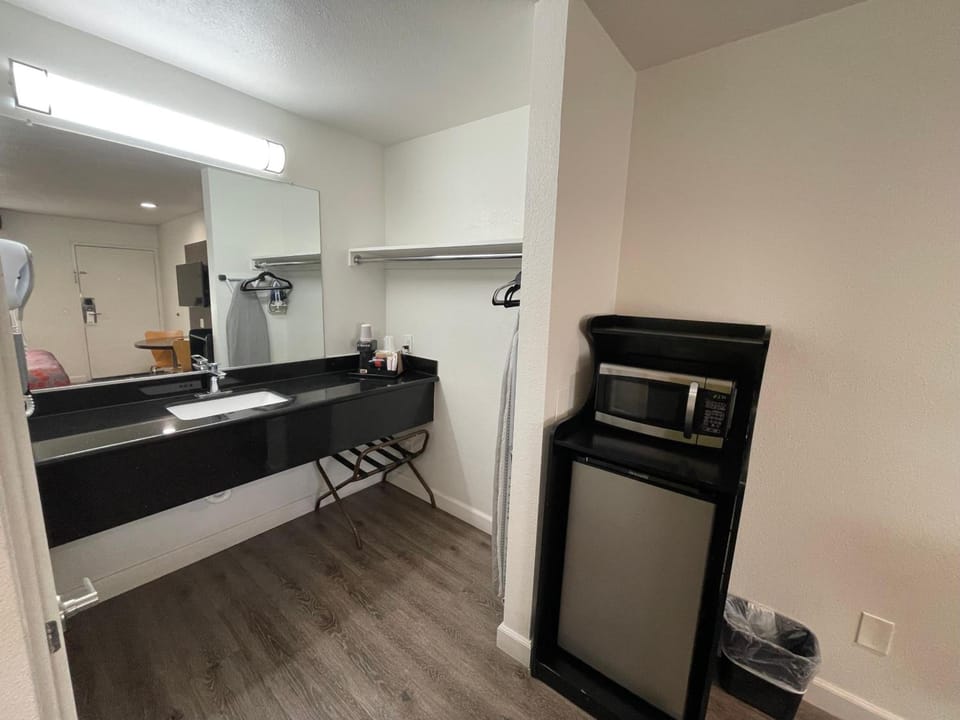 Claremont Lodge Motel in Claremont