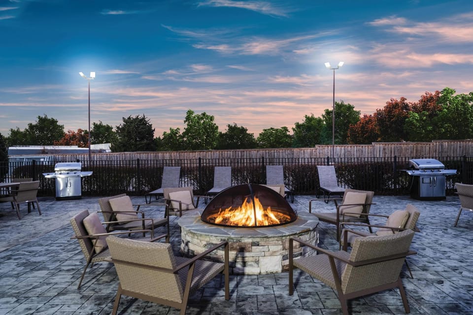 La Quinta Inn & Suites by Wyndham Chattanooga-Hamilton Place Hotel in Chattanooga