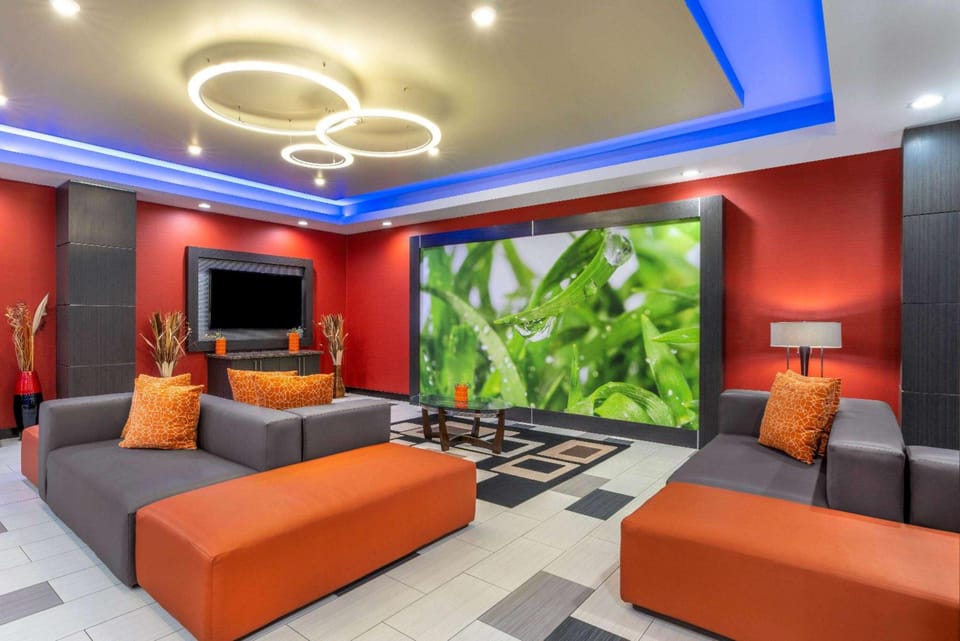 La Quinta Inn & Suites by Wyndham Muskogee Hotel in Muskogee